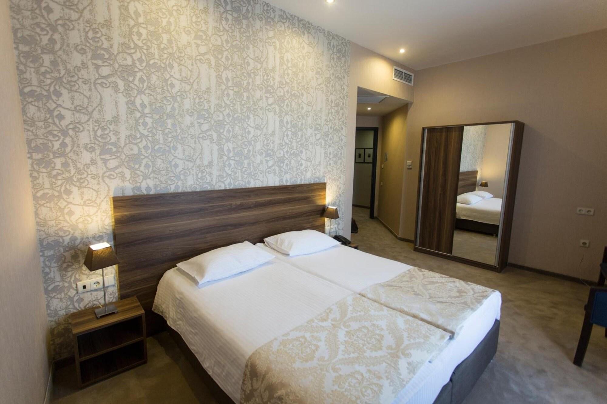 Old Meidan Tbilisi By Urban Hotels Esterno foto