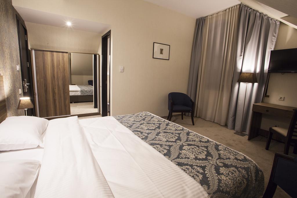 Old Meidan Tbilisi By Urban Hotels Esterno foto